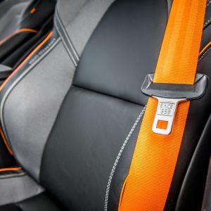 Schmaltextilien wie Sicherheitsgurte oder textile Befestigungslösungen